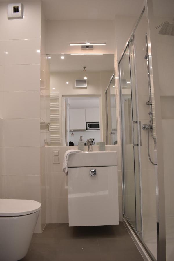 White Apartment Modern Tower Atal Gdynia Eksteriør billede